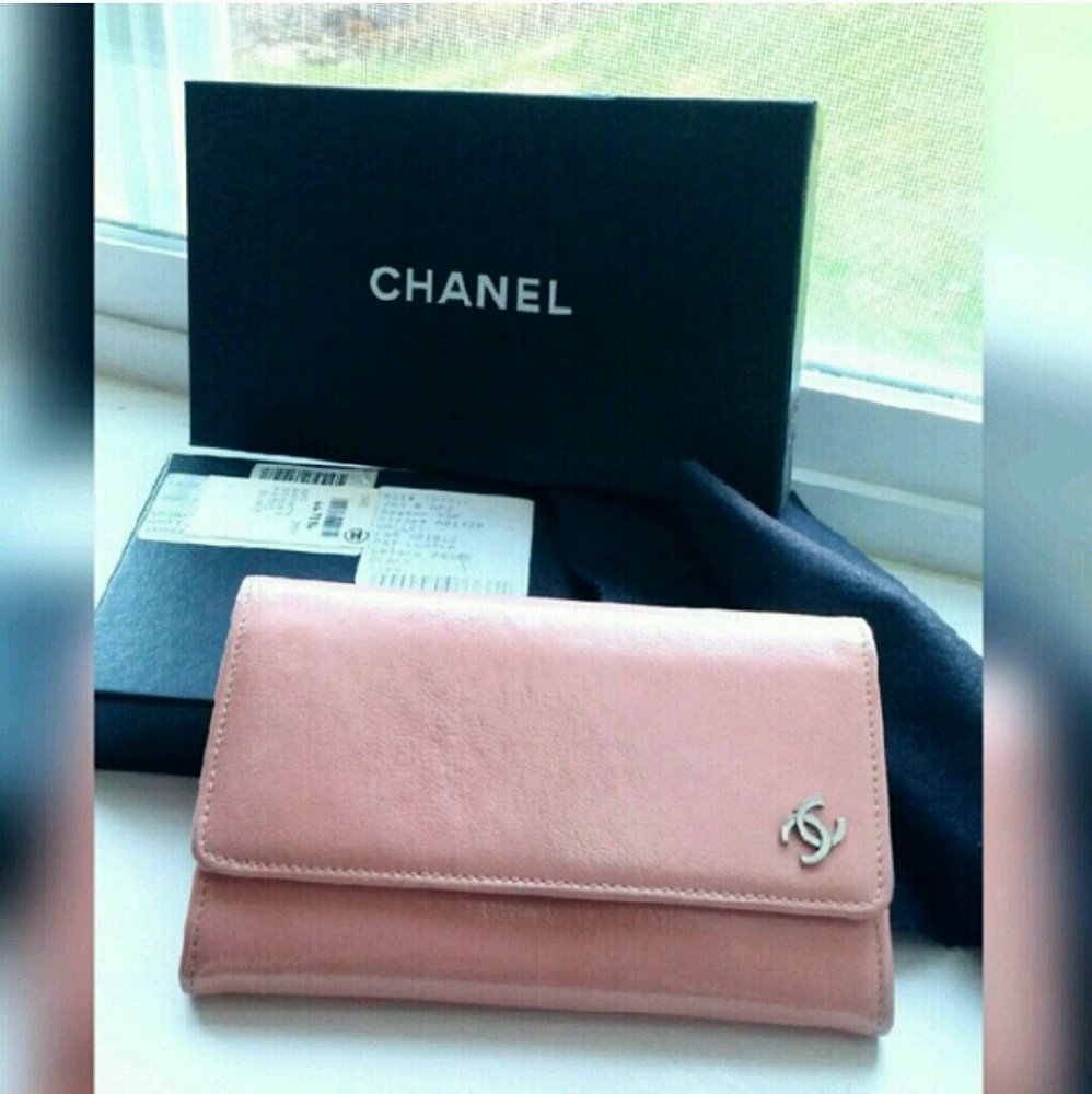 Auth CHANEL Bifold Clutch/Wallet